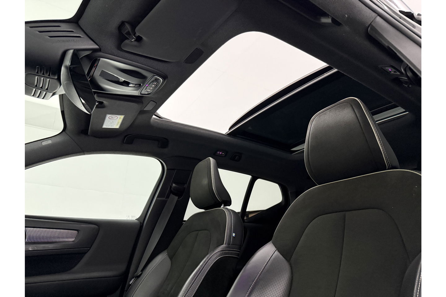 Volvo XC40 1.5 T5 Twin Engine R-Design 262PK Pano Camera LED Virtual Sfeer Trekhaak Memory Carplay Clima Cruise Navi PDC 20''LMV