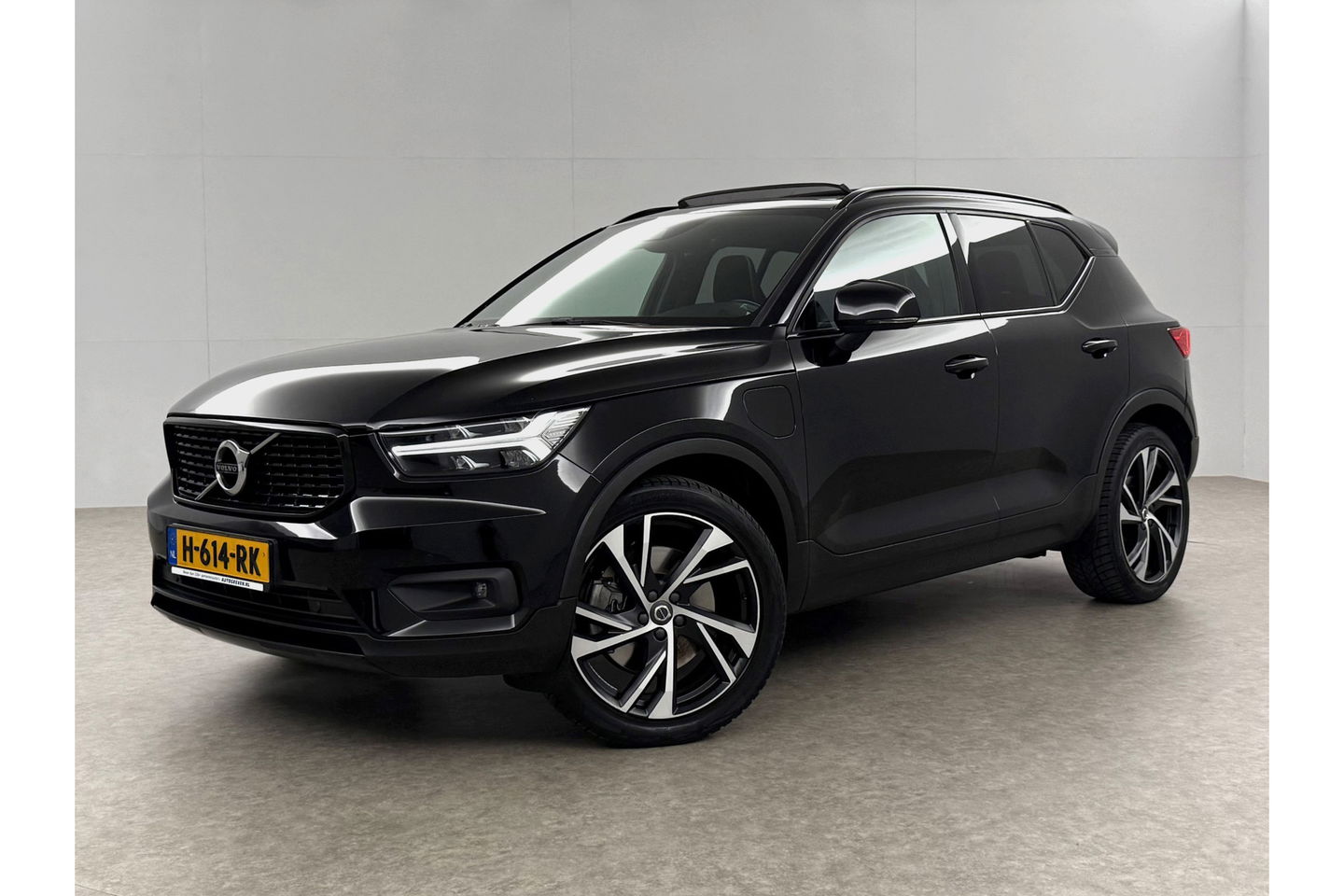 Volvo XC40 1.5 T5 Twin Engine R-Design 262PK Pano Camera LED Virtual Sfeer Trekhaak Memory Carplay Clima Cruise Navi PDC 20''LMV