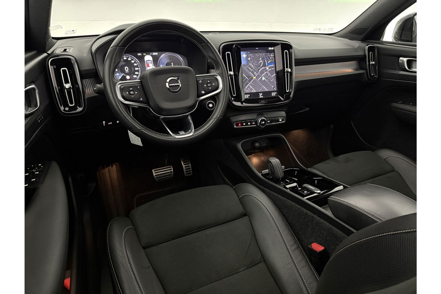 Volvo XC40 1.5 T5 Twin Engine R-Design 262PK Pano Camera LED Virtual Sfeer Trekhaak Memory Carplay Clima Cruise Navi PDC 20''LMV