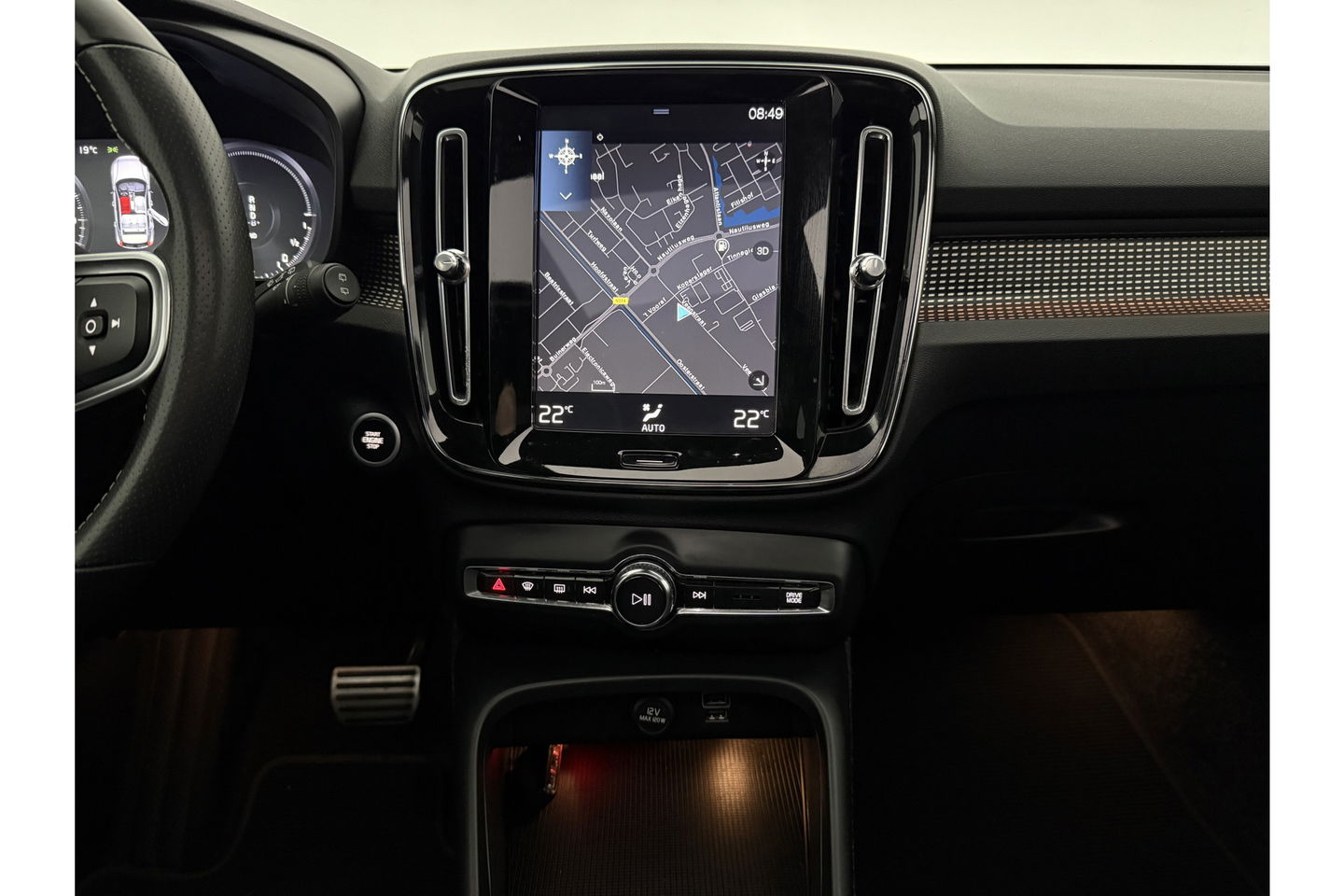 Volvo XC40 1.5 T5 Twin Engine R-Design 262PK Pano Camera LED Virtual Sfeer Trekhaak Memory Carplay Clima Cruise Navi PDC 20''LMV