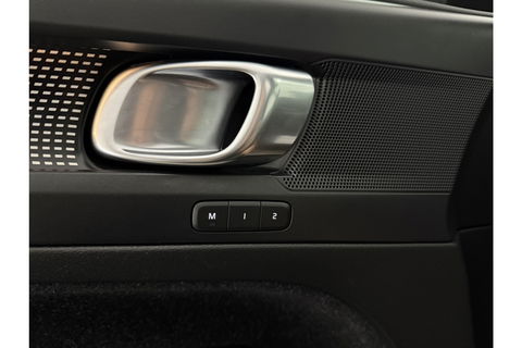 Volvo XC40 1.5 T5 Twin Engine R-Design 262PK Pano Camera LED Virtual Sfeer Trekhaak Memory Carplay Clima Cruise Navi PDC 20''LMV