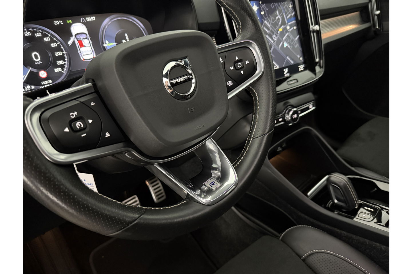 Volvo XC40 1.5 T5 Twin Engine R-Design 262PK Pano Camera LED Virtual Sfeer Trekhaak Memory Carplay Clima Cruise Navi PDC 20''LMV