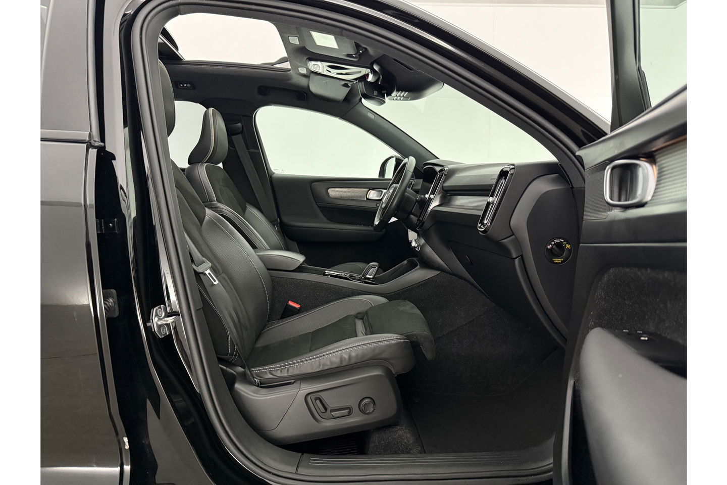 Volvo XC40 1.5 T5 Twin Engine R-Design 262PK Pano Camera LED Virtual Sfeer Trekhaak Memory Carplay Clima Cruise Navi PDC 20''LMV