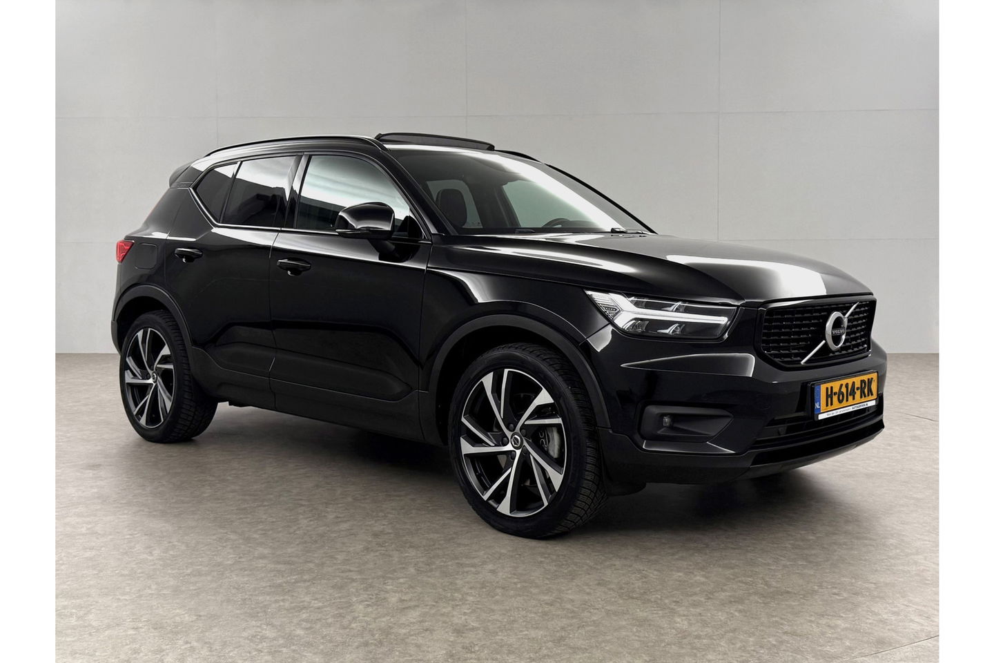 Volvo XC40 1.5 T5 Twin Engine R-Design 262PK Pano Camera LED Virtual Sfeer Trekhaak Memory Carplay Clima Cruise Navi PDC 20''LMV