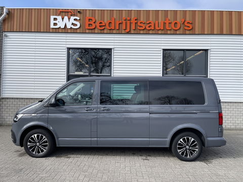 Volkswagen Transporter 2.0 TDI 150pk DSG automaat L2H1 30 DC Bulli 5 persoons / vaste prijs rijklaar € 35.950 ex btw / lease vanaf € 643 / airco / cruise / navi / camera / leer / dubbele schuifdeur / achterdeuren !