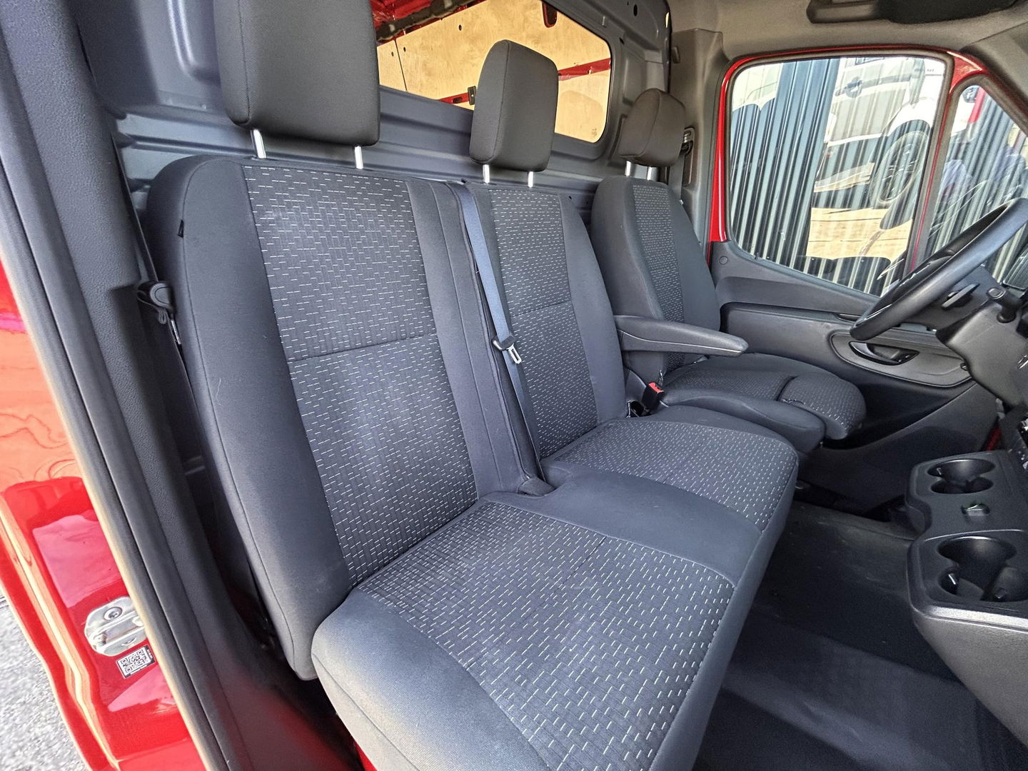 Mercedes-Benz Sprinter 319 3.0 V6 L2H2 | LED | 18 inch | Groot Scherm | 190PK