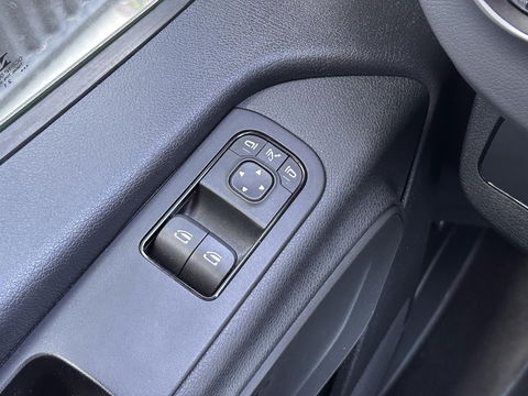 Mercedes-Benz Sprinter 319 3.0 V6 L2H2 | LED | 18 inch | Groot Scherm | 190PK
