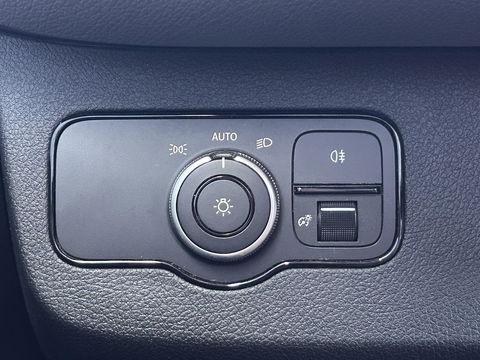 Mercedes-Benz Sprinter 319 3.0 V6 L2H2 | LED | 18 inch | Groot Scherm | 190PK