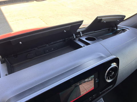 Mercedes-Benz Sprinter 319 3.0 V6 L2H2 | LED | 18 inch | Groot Scherm | 190PK