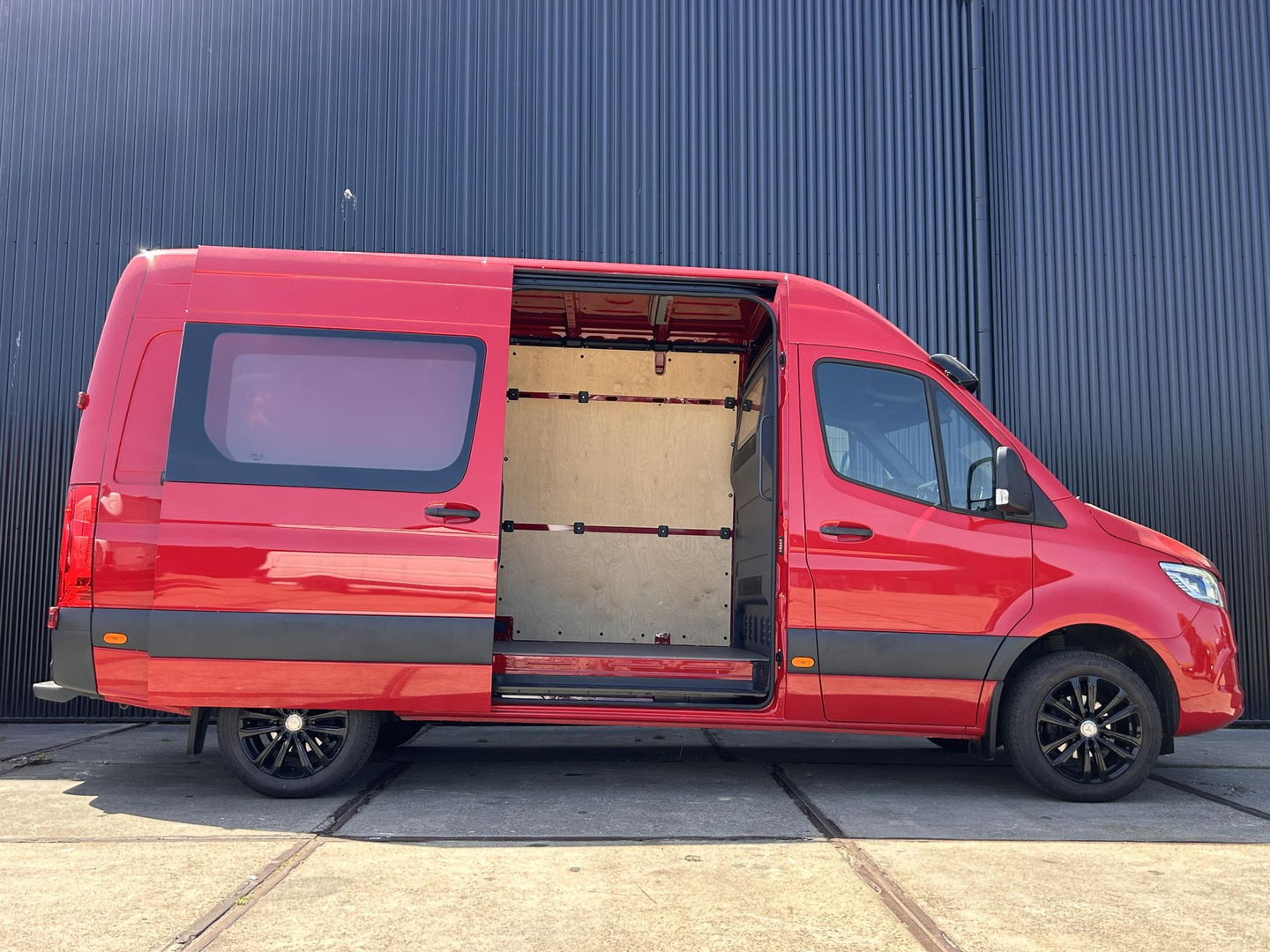 Mercedes-Benz Sprinter 319 3.0 V6 L2H2 | LED | 18 inch | Groot Scherm | 190PK