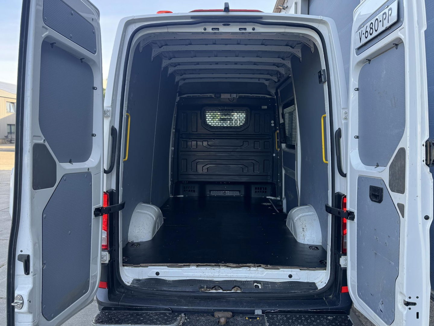 Volkswagen Crafter 35 2.0 TDI L3H3 Comfortline AIRCO / CRUISE CONTROLE / NAVI / TREKHAAK