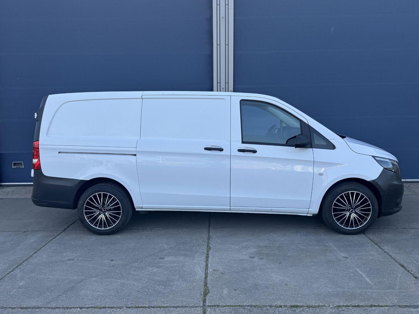 Mercedes-Benz Vito 114 CDI Lang L2H1 / AIRCO / CRUISE CONTROLE / NAVI / CAMERA / EURO 6