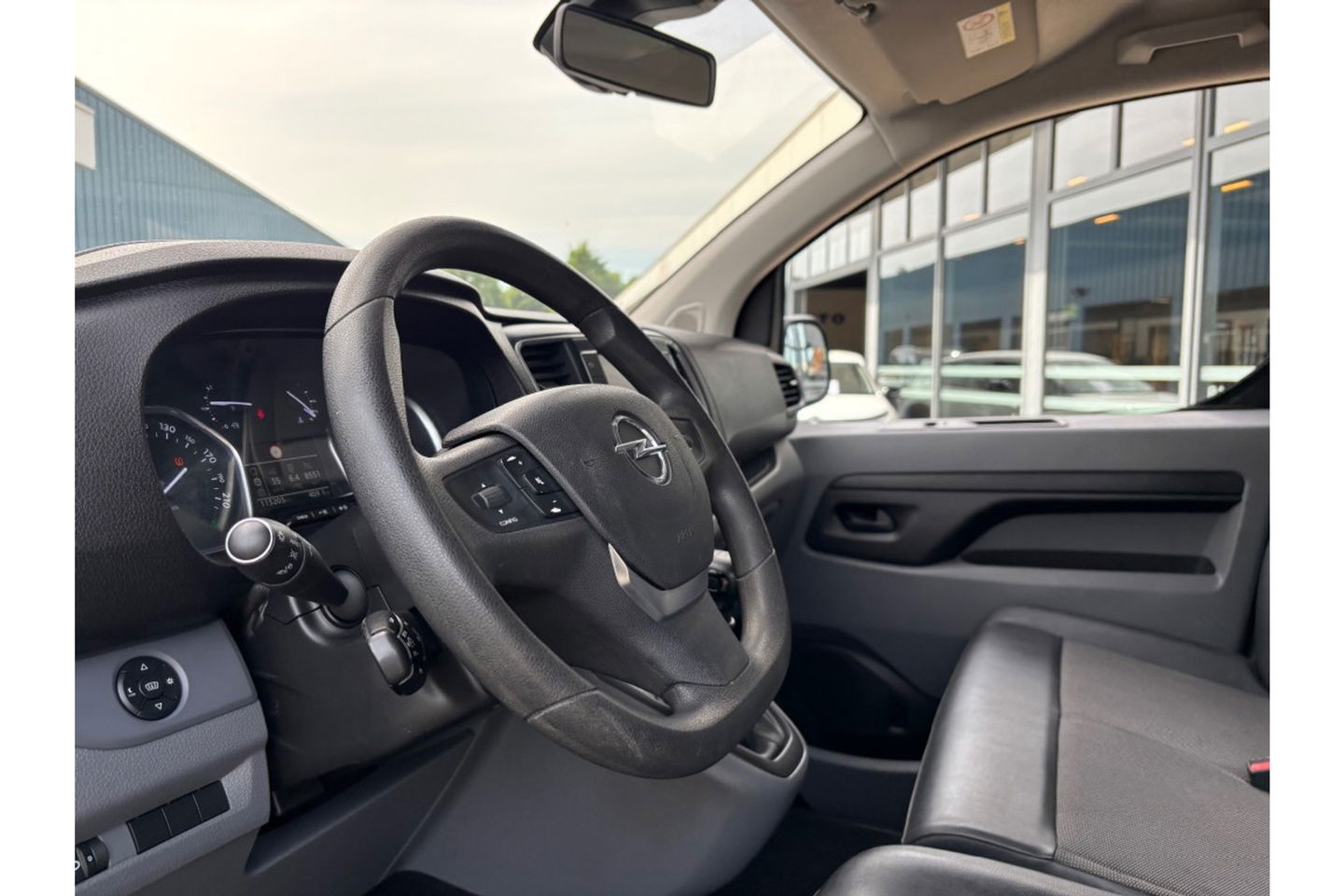Opel Vivaro 1.5 CDTI L2 H1 NAVI AIRCO LEDER CAMERA