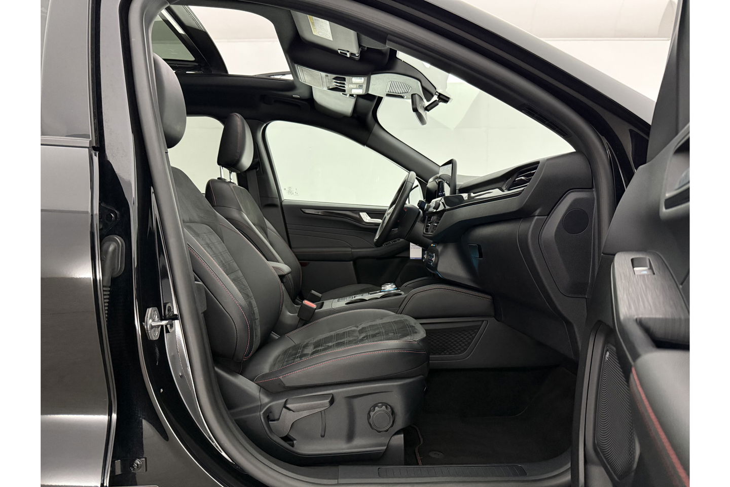 Ford Kuga 2.5 PHEV 209PK ST-Line Pano b/o Camera LED Virtual Trekhaak Carplay Clima Cruise Navi 18"LMV PDC