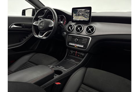 Mercedes-Benz CLA-Klasse 180 AMG Pano Camera Trekhaak Airco Cruise Navi 18"LMV PDC