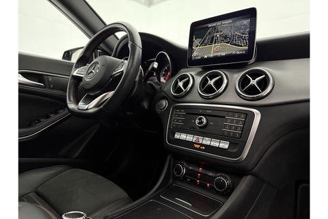 Mercedes-Benz CLA-Klasse 180 AMG Pano Camera Trekhaak Airco Cruise Navi 18"LMV PDC