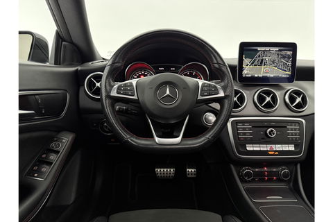 Mercedes-Benz CLA-Klasse 180 AMG Pano Camera Trekhaak Airco Cruise Navi 18"LMV PDC