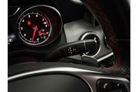 Mercedes-Benz CLA-Klasse 180 AMG Pano Camera Trekhaak Airco Cruise Navi 18"LMV PDC