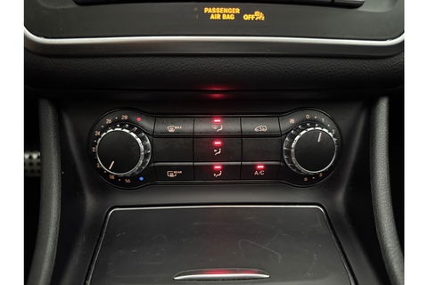 Mercedes-Benz CLA-Klasse 180 AMG Pano Camera Trekhaak Airco Cruise Navi 18"LMV PDC