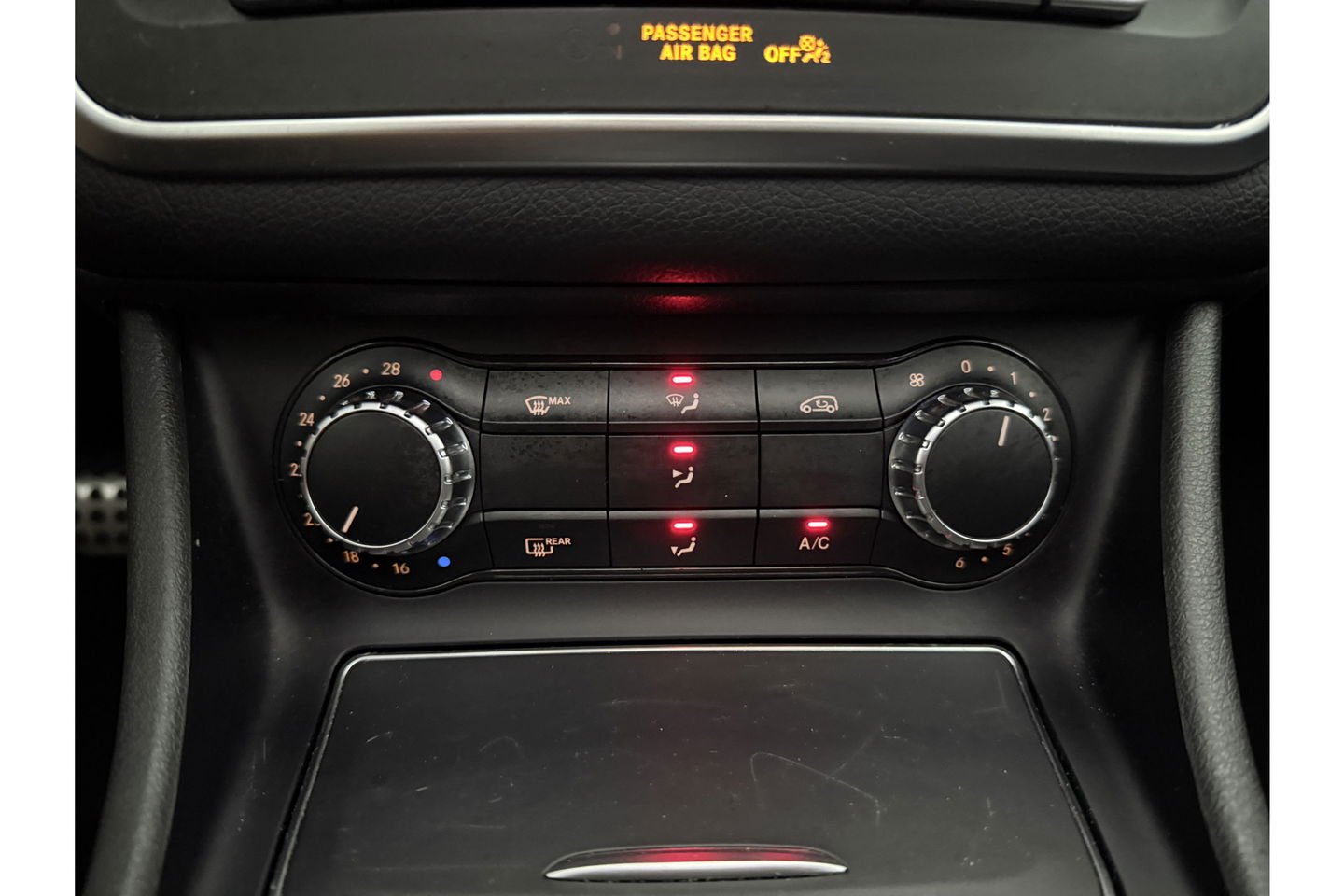 Mercedes-Benz CLA-Klasse 180 AMG Pano Camera Trekhaak Airco Cruise Navi 18"LMV PDC