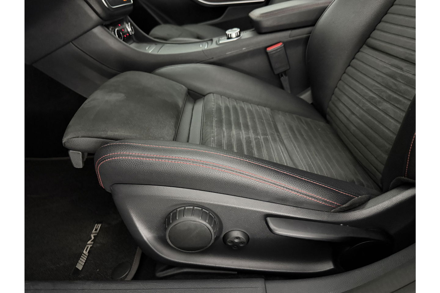 Mercedes-Benz CLA-Klasse 180 AMG Pano Camera Trekhaak Airco Cruise Navi 18"LMV PDC
