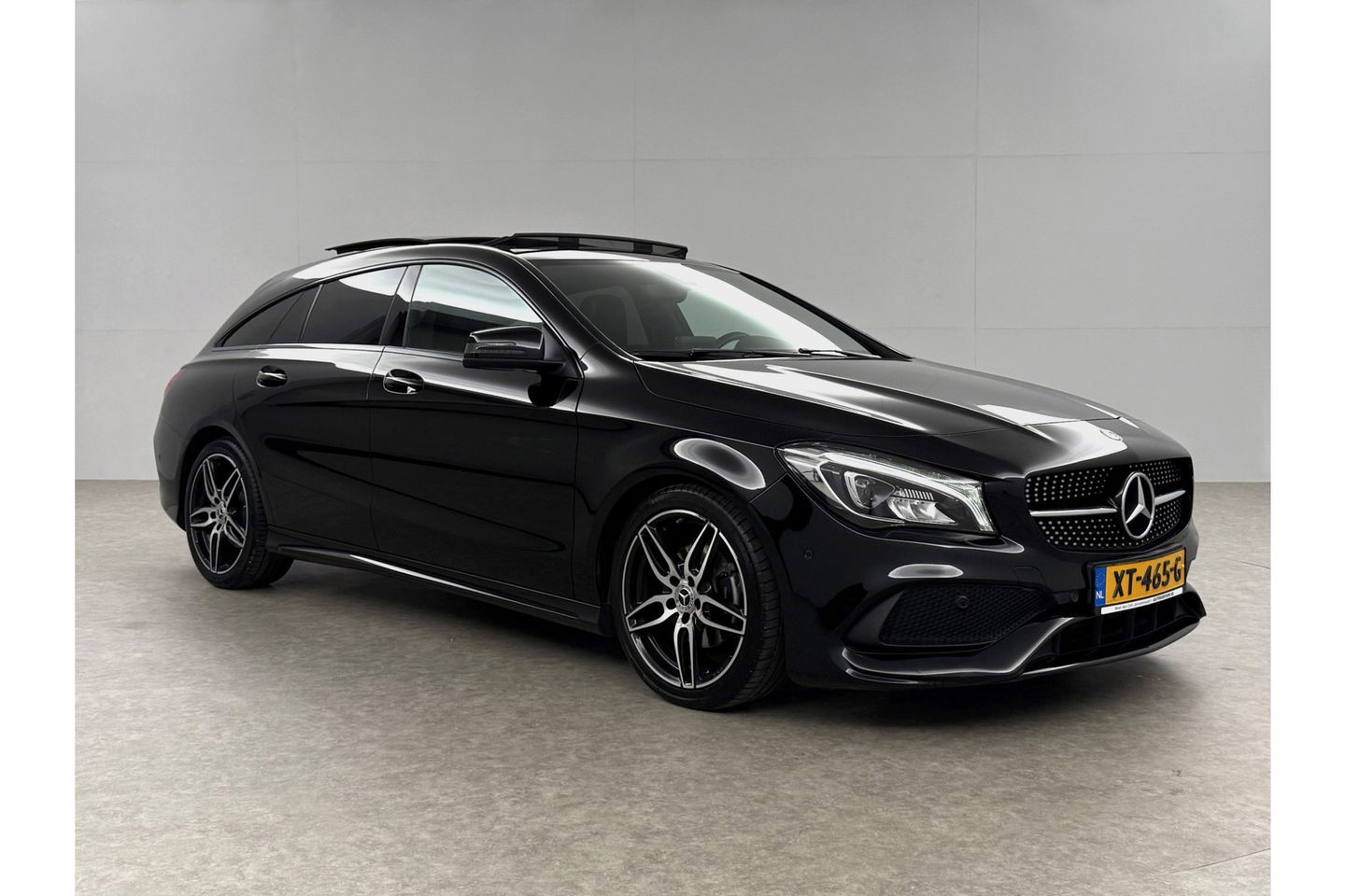 Mercedes-Benz CLA-Klasse 180 AMG Pano Camera Trekhaak Airco Cruise Navi 18"LMV PDC