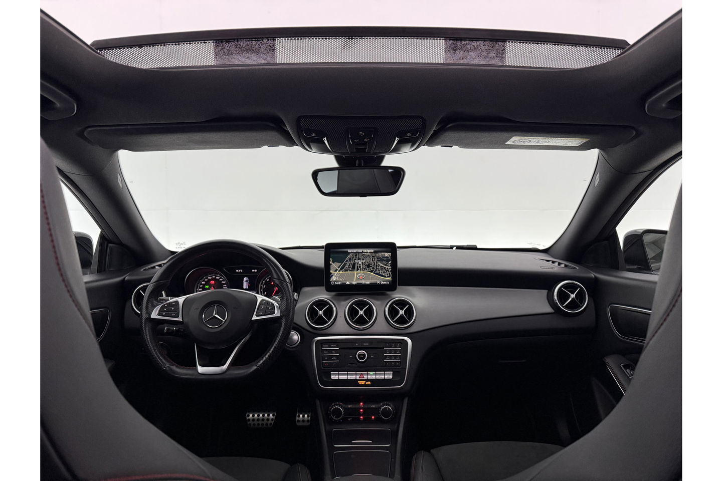 Mercedes-Benz CLA-Klasse 180 AMG Pano Camera Trekhaak Airco Cruise Navi 18"LMV PDC