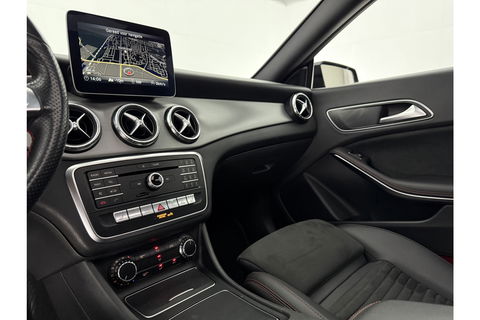 Mercedes-Benz CLA-Klasse 180 AMG Pano Camera Trekhaak Airco Cruise Navi 18"LMV PDC
