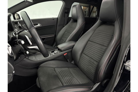 Mercedes-Benz CLA-Klasse 180 AMG Pano Camera Trekhaak Airco Cruise Navi 18"LMV PDC