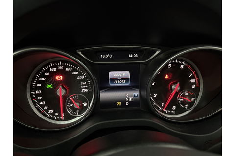 Mercedes-Benz CLA-Klasse 180 AMG Pano Camera Trekhaak Airco Cruise Navi 18"LMV PDC