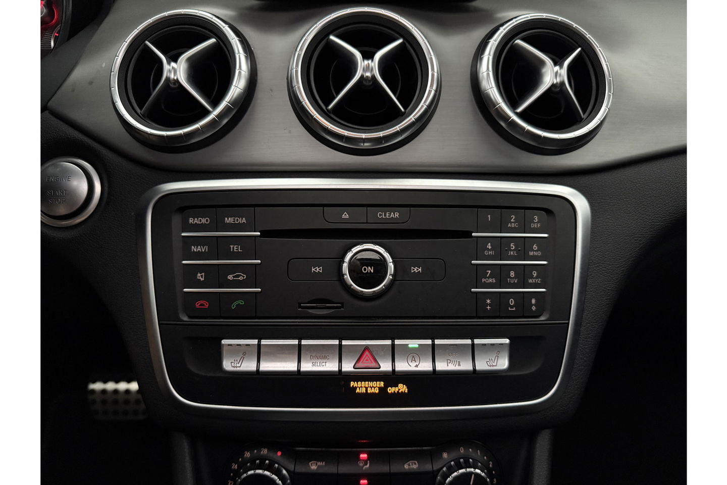 Mercedes-Benz CLA-Klasse 180 AMG Pano Camera Trekhaak Airco Cruise Navi 18"LMV PDC