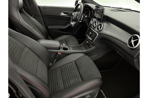 Mercedes-Benz CLA-Klasse 180 AMG Pano Camera Trekhaak Airco Cruise Navi 18"LMV PDC