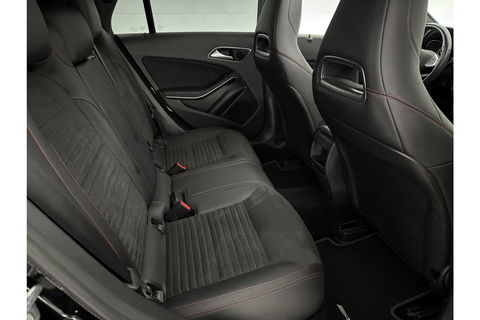 Mercedes-Benz CLA-Klasse 180 AMG Pano Camera Trekhaak Airco Cruise Navi 18"LMV PDC