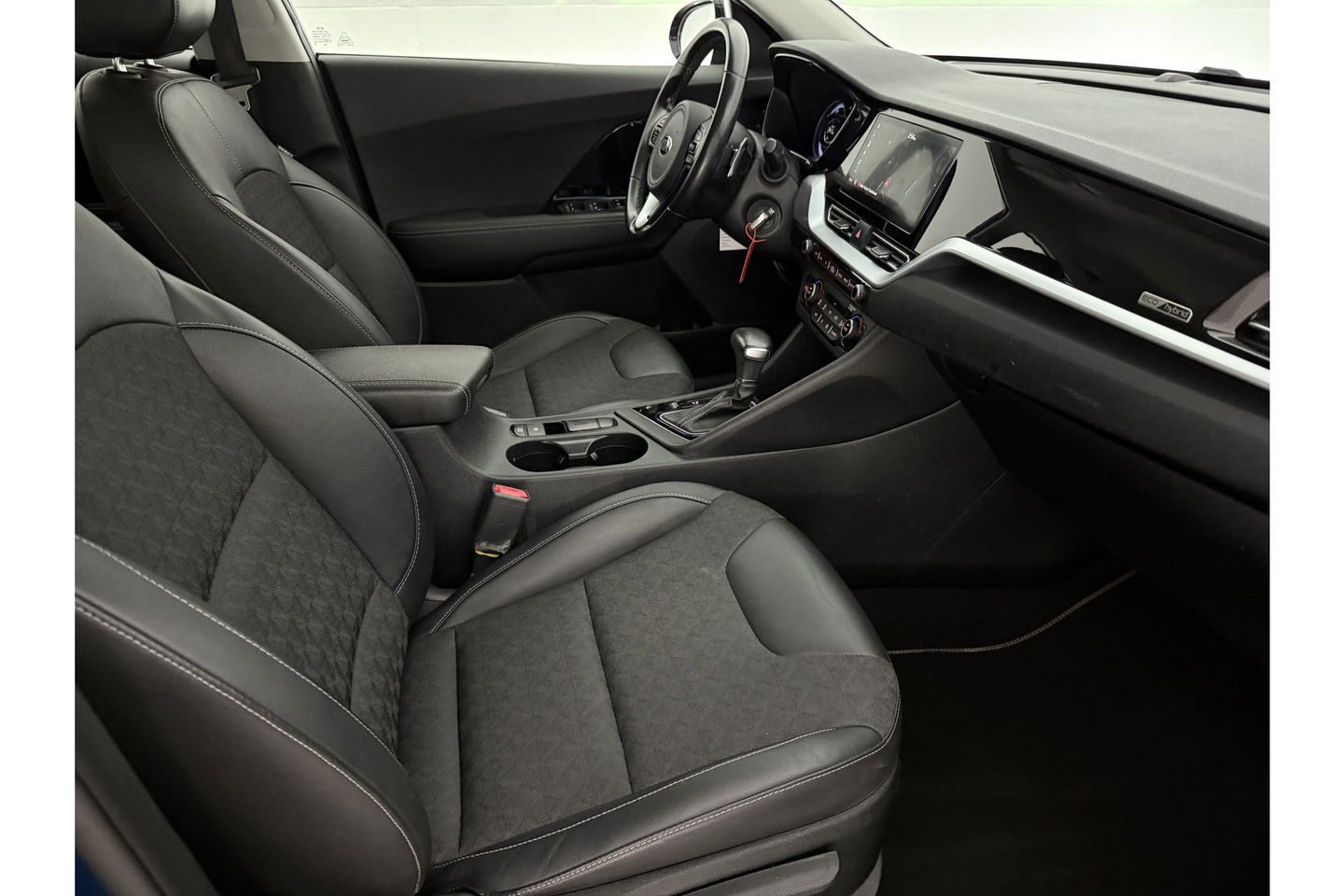 Kia Niro 1.6 GDi Hybrid DynamicLine Camera LED Trekhaak Carplay Clima Cuise Navi PDC 16''LMV