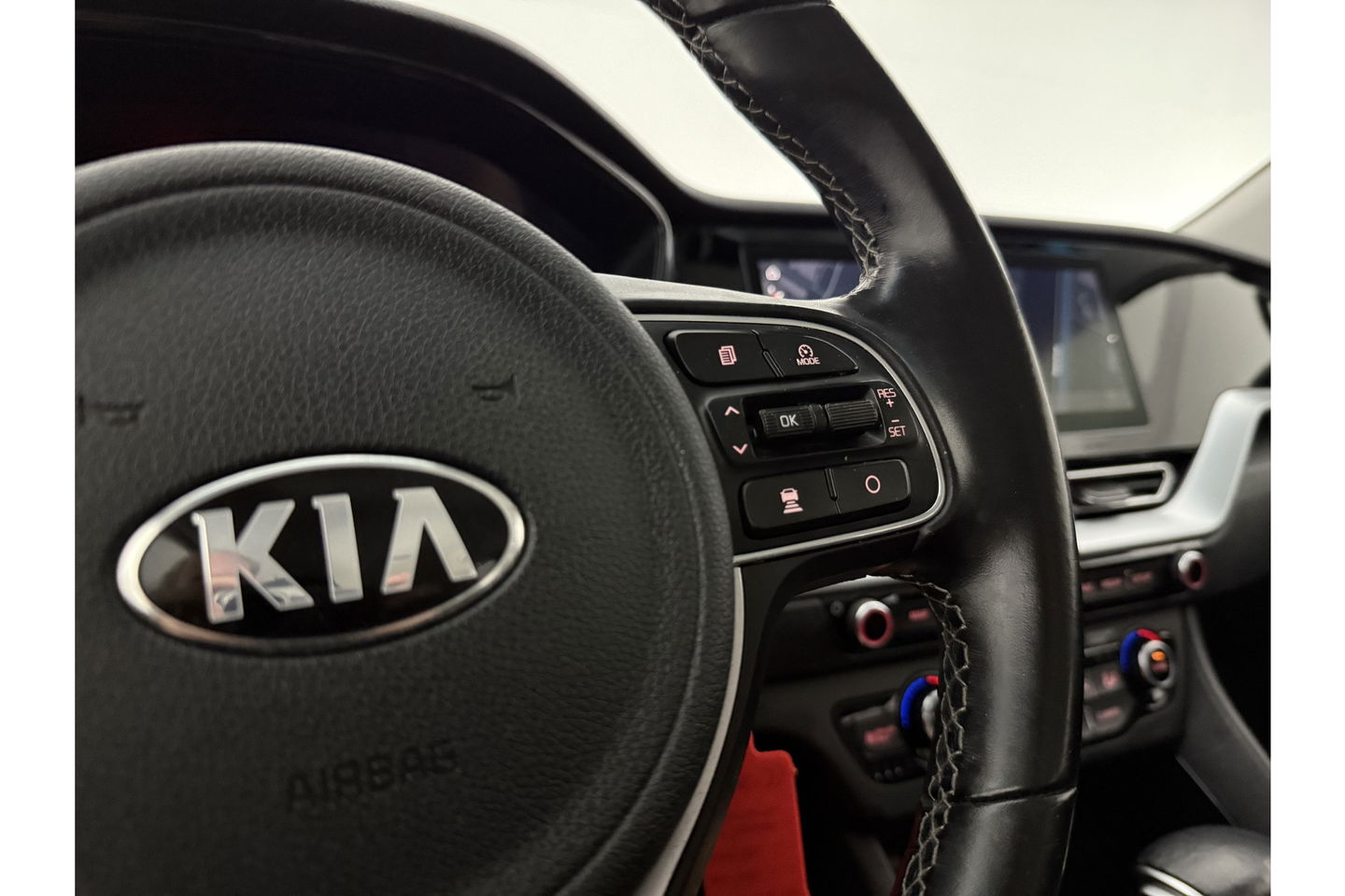 Kia Niro 1.6 GDi Hybrid DynamicLine Camera LED Trekhaak Carplay Clima Cuise Navi PDC 16''LMV