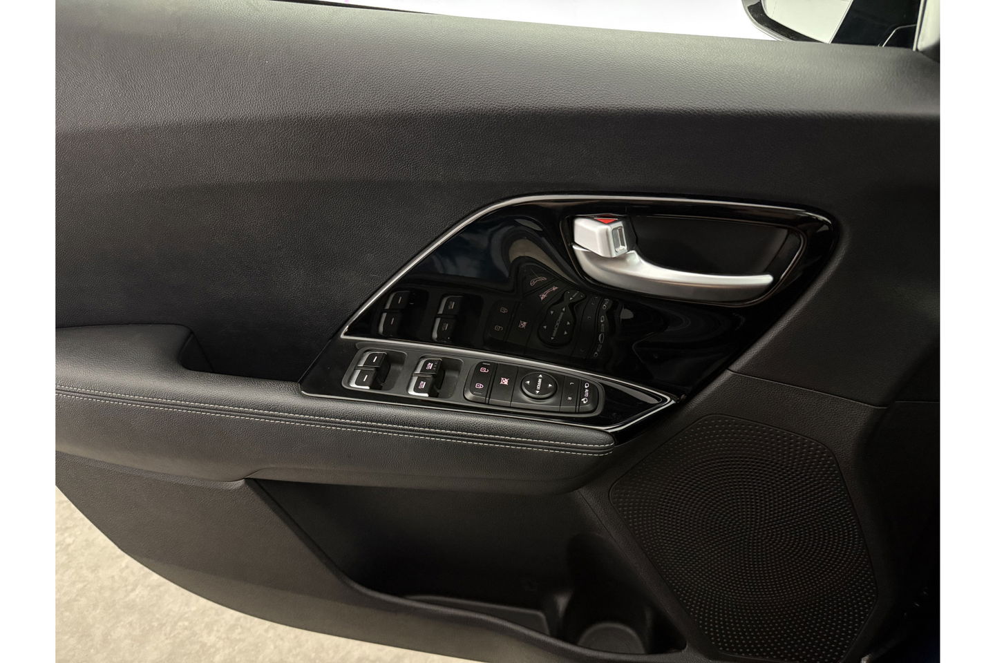 Kia Niro 1.6 GDi Hybrid DynamicLine Camera LED Trekhaak Carplay Clima Cuise Navi PDC 16''LMV