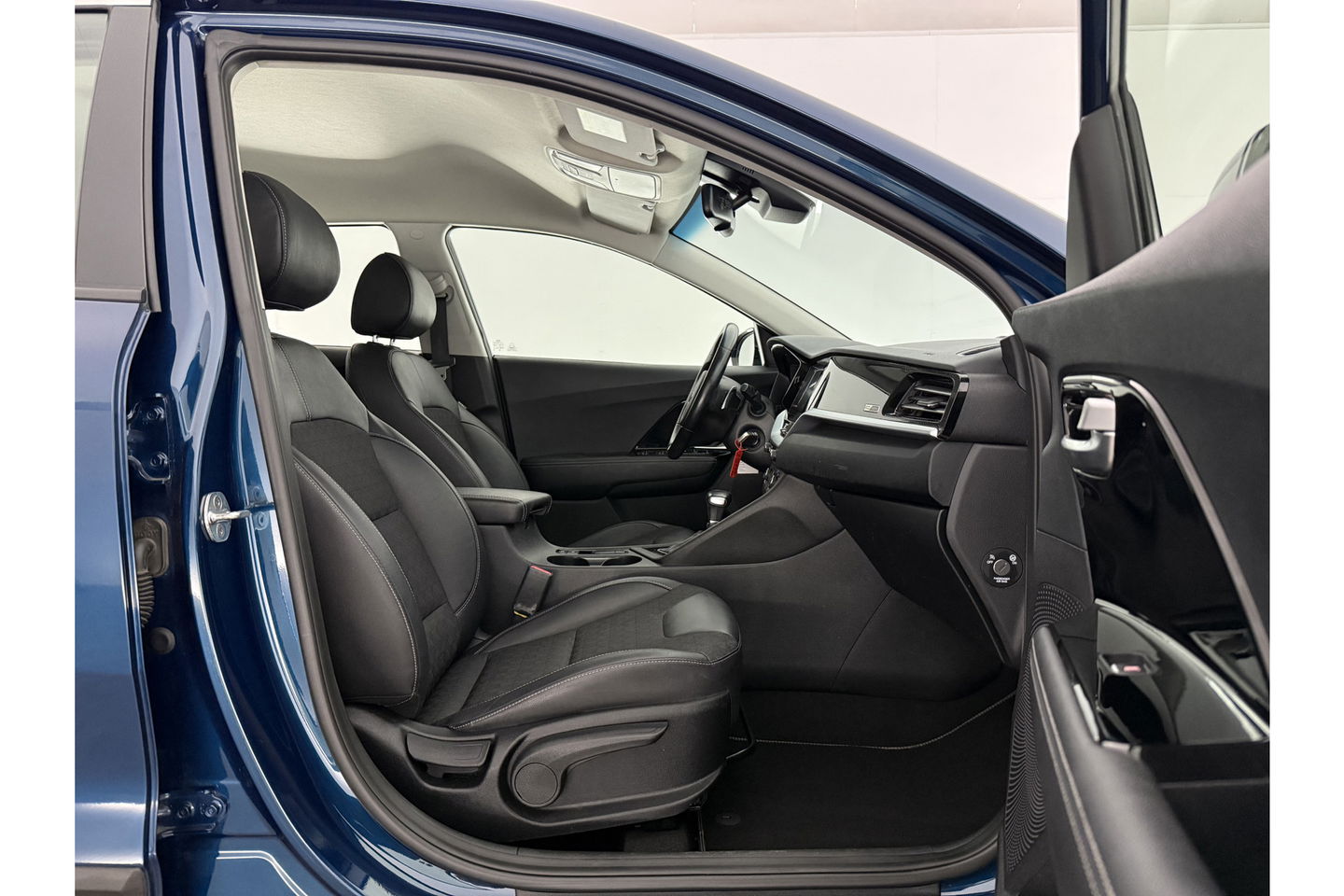 Kia Niro 1.6 GDi Hybrid DynamicLine Camera LED Trekhaak Carplay Clima Cuise Navi PDC 16''LMV