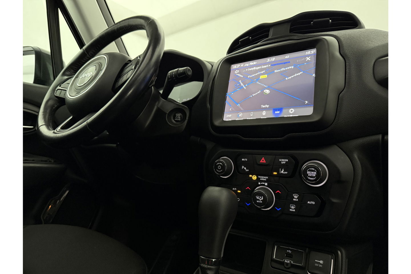 Jeep Renegade 1.3T DDCT Limited 150PK Automaat Pano Clima Cruise 18"LMV Elektrpakket