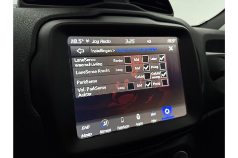 Jeep Renegade 1.3T DDCT Limited 150PK Automaat Pano Clima Cruise 18"LMV Elektrpakket