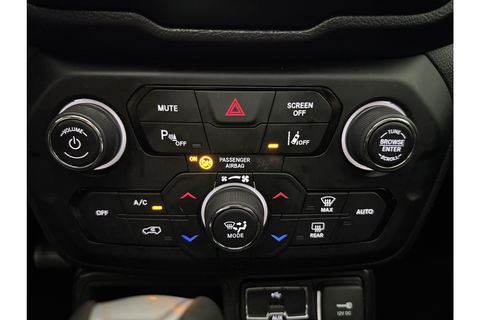 Jeep Renegade 1.3T DDCT Limited 150PK Automaat Pano Clima Cruise 18"LMV Elektrpakket
