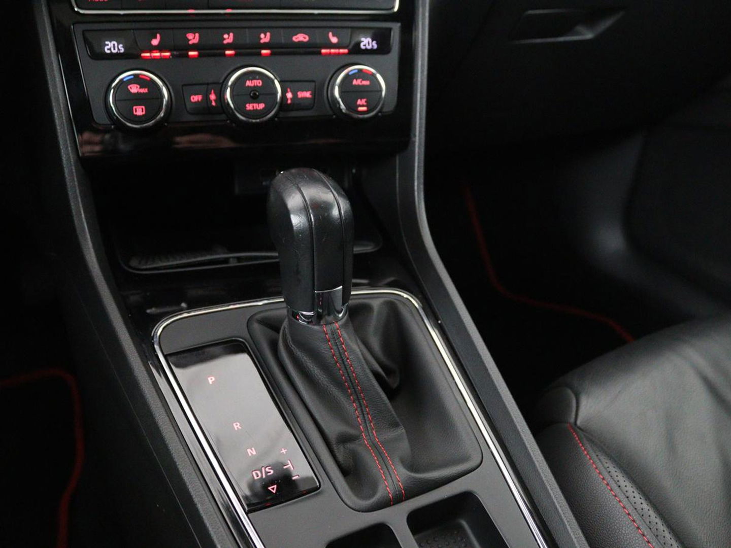 SEAT Leon 2.0 TSI FR Business Intense | Panoramadak | Apple CarPlay | Leder |Navigatie | Stoelverwarming | Cruise Control | LMV 18