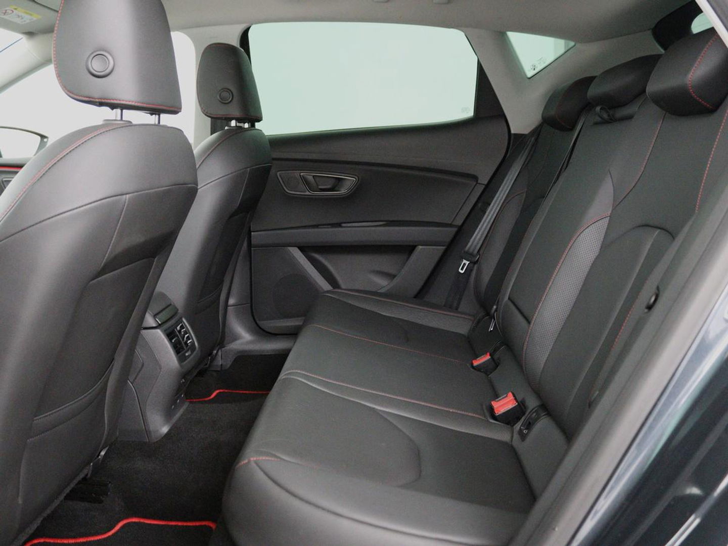 SEAT Leon 2.0 TSI FR Business Intense | Panoramadak | Apple CarPlay | Leder |Navigatie | Stoelverwarming | Cruise Control | LMV 18