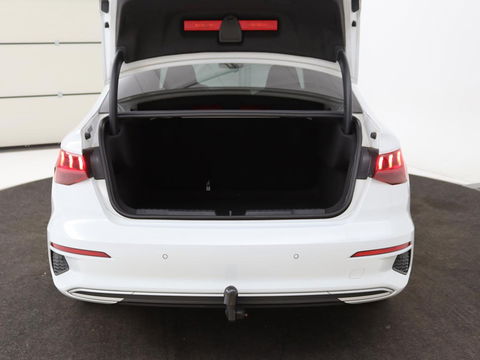Audi A3 Limousine 30 TFSI Business edition Automaat | Trekhaak | Navigatie | Appel CarPlay | Cruise Control | DAB | LMV