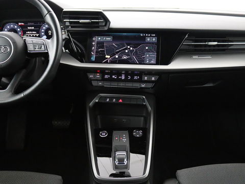 Audi A3 Limousine 30 TFSI Business edition Automaat | Trekhaak | Navigatie | Appel CarPlay | Cruise Control | DAB | LMV