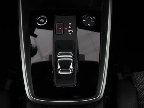 Audi A3 Limousine 30 TFSI Business edition Automaat | Trekhaak | Navigatie | Appel CarPlay | Cruise Control | DAB | LMV