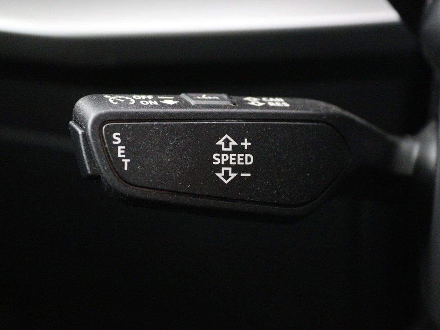 Audi A3 Limousine 30 TFSI Business edition Automaat | Trekhaak | Navigatie | Appel CarPlay | Cruise Control | DAB | LMV