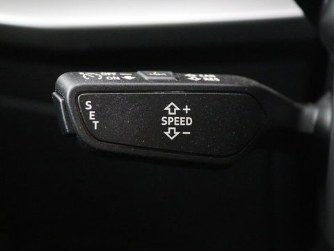 Audi A3 Limousine 30 TFSI Business edition Automaat | Trekhaak | Navigatie | Appel CarPlay | Cruise Control | DAB | LMV