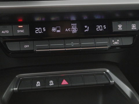 Audi A3 Limousine 30 TFSI Business edition Automaat | Trekhaak | Navigatie | Appel CarPlay | Cruise Control | DAB | LMV