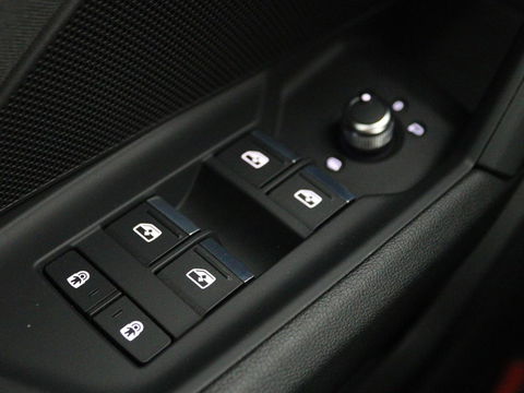 Audi A3 Limousine 30 TFSI Business edition Automaat | Trekhaak | Navigatie | Appel CarPlay | Cruise Control | DAB | LMV