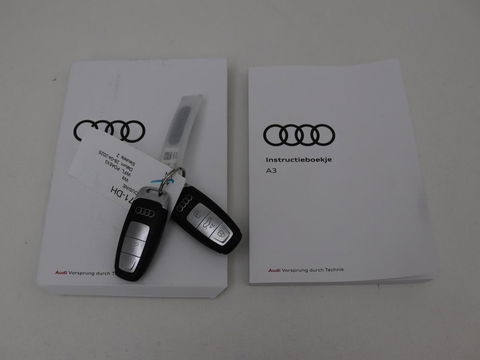 Audi A3 Limousine 30 TFSI Business edition Automaat | Trekhaak | Navigatie | Appel CarPlay | Cruise Control | DAB | LMV